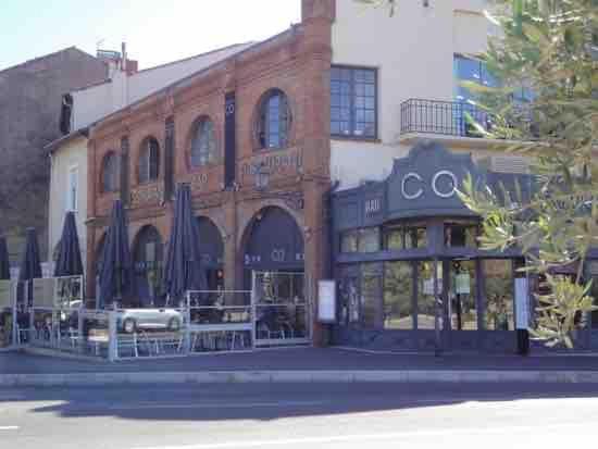 Maison De Centre De *